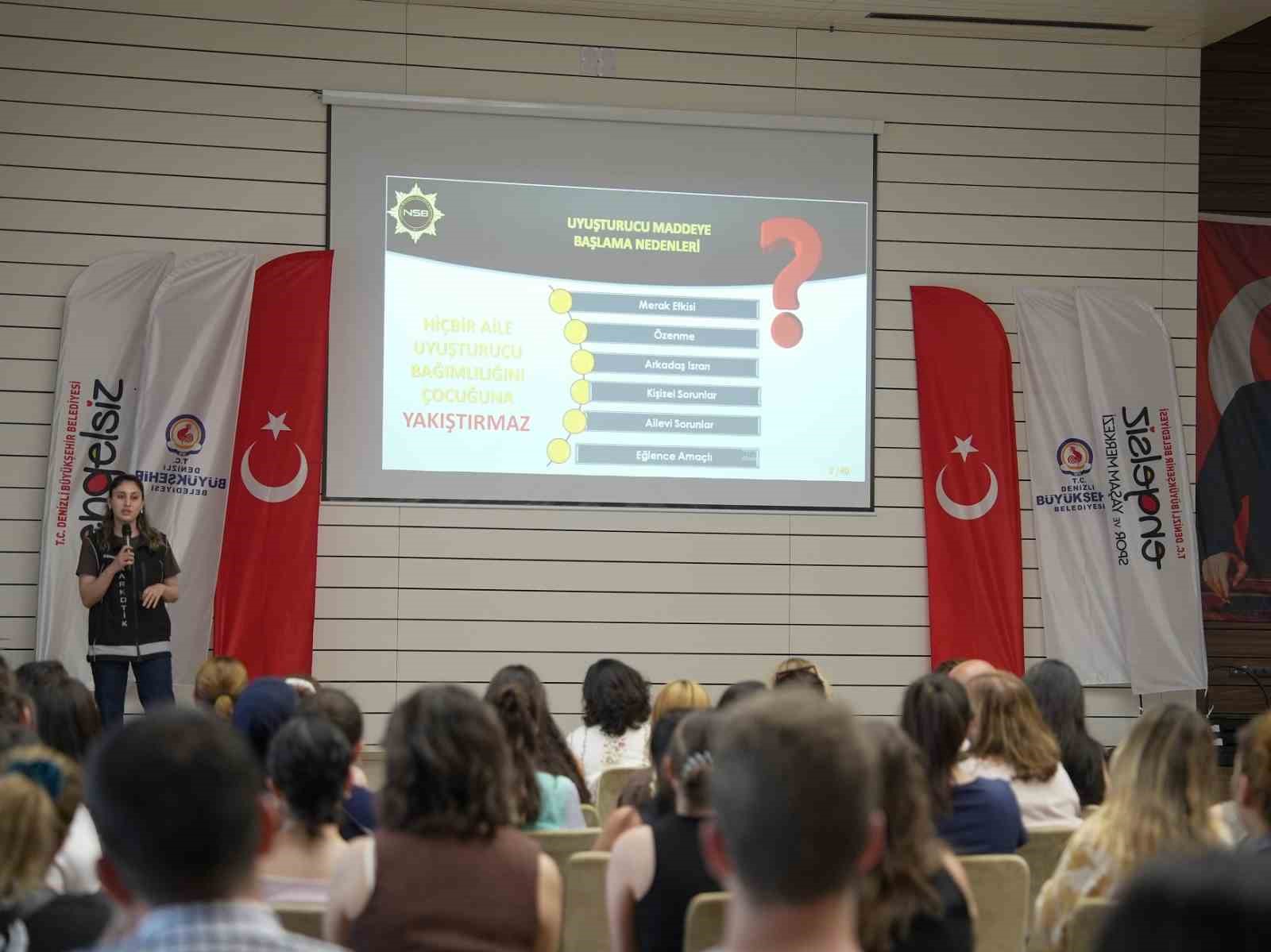 Denizli Büyükşehir personeli, bağımlılık ve siber suçlarla mücadele eğitimi aldı