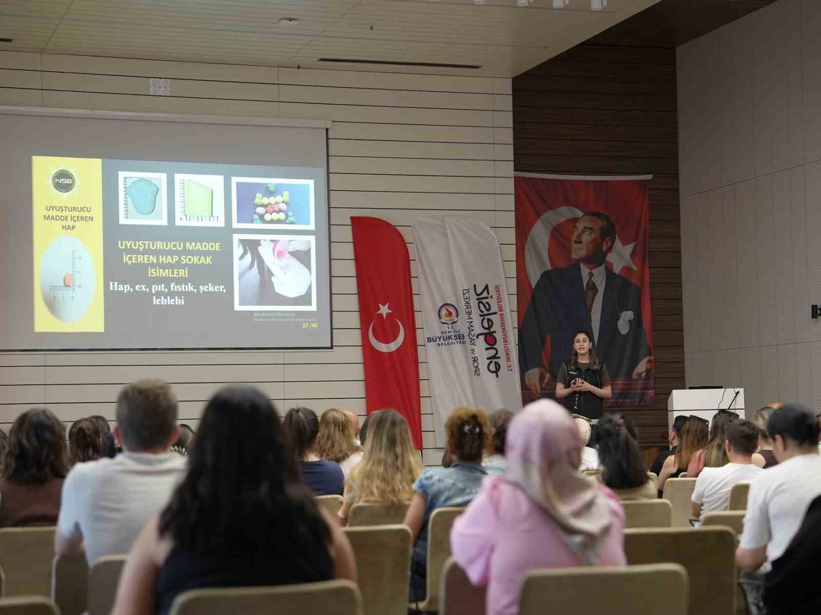 Denizli Büyükşehir personeli, bağımlılık ve siber suçlarla mücadele eğitimi aldı