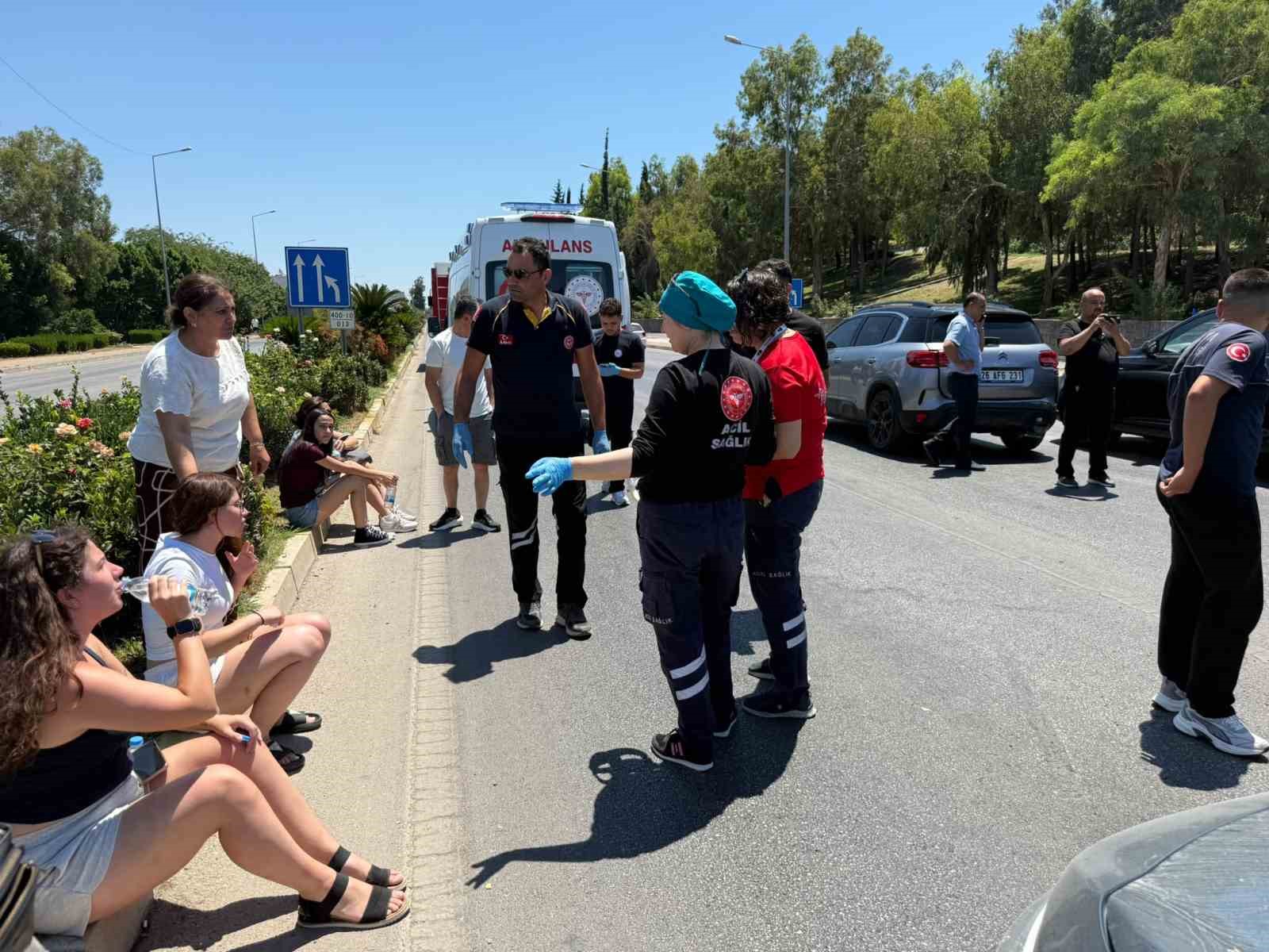 Antalya’da 3 araçlı zincirleme kaza: 2 yaralı