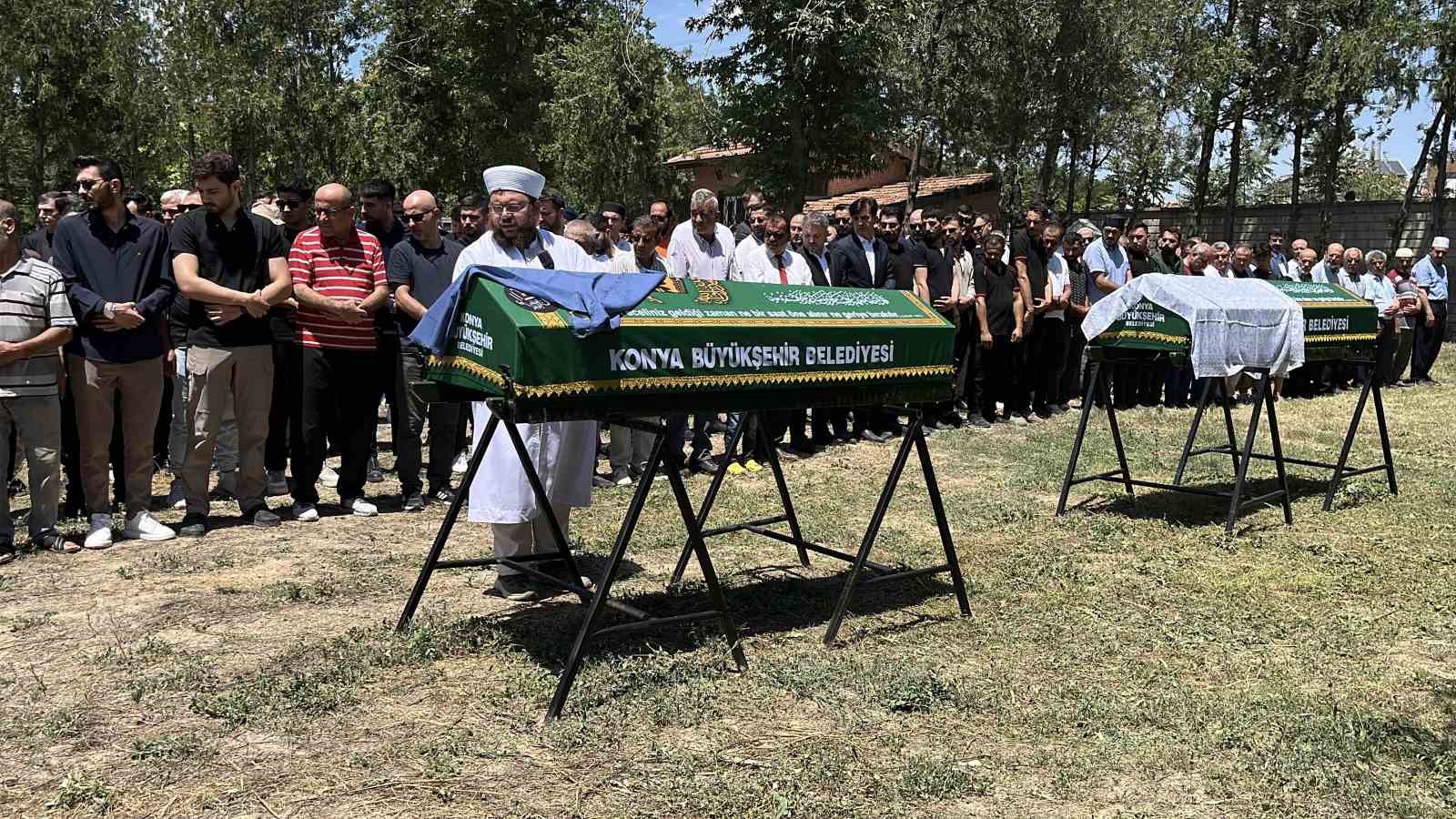 Kazada hayatını kaybeden anne ve kızı son yolculuğuna uğurlandı
