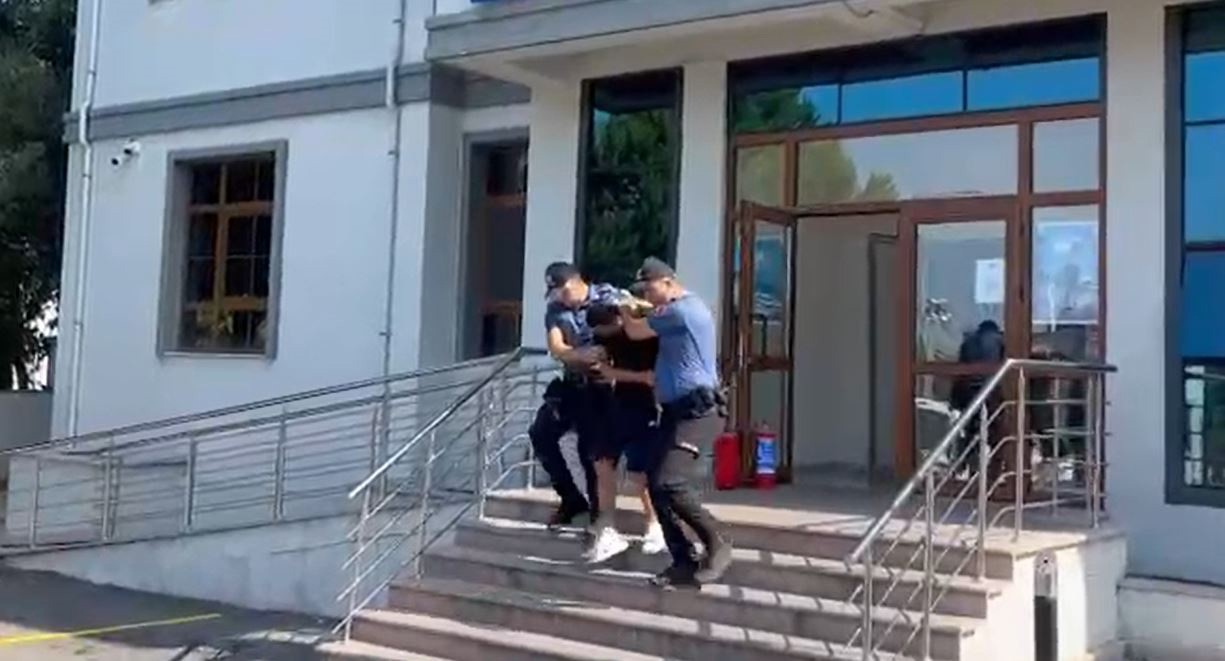 Küçükçekmece’de bir kuyumcuya sahte altın satan şahıslar yakalandı