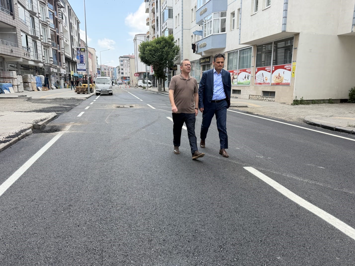 Vali Ziya Polat, Cumhuriyet Caddesi’ndeki yol çalışmalarını yerinde inceledi