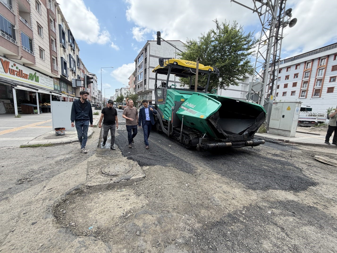 Vali Ziya Polat, Cumhuriyet Caddesi’ndeki yol çalışmalarını yerinde inceledi