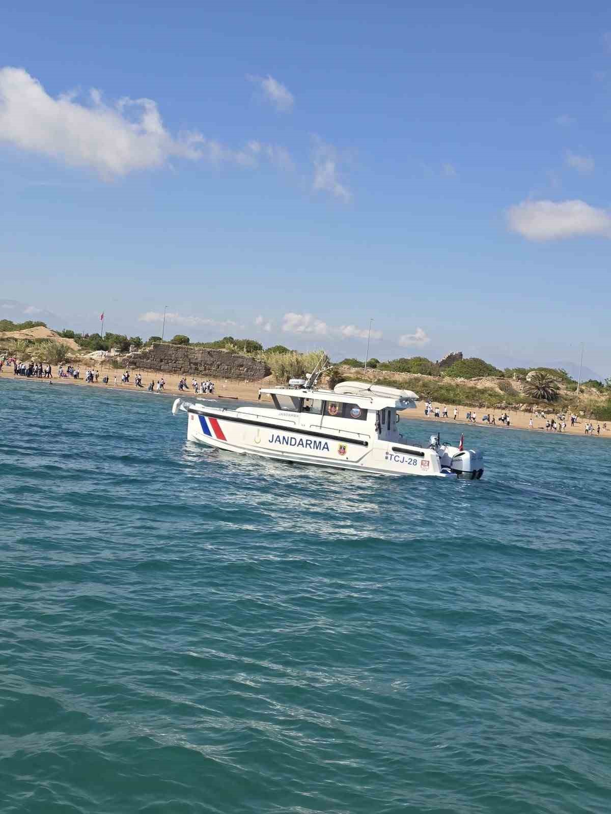 Antalya’da jandarmadan denizlerde denetim