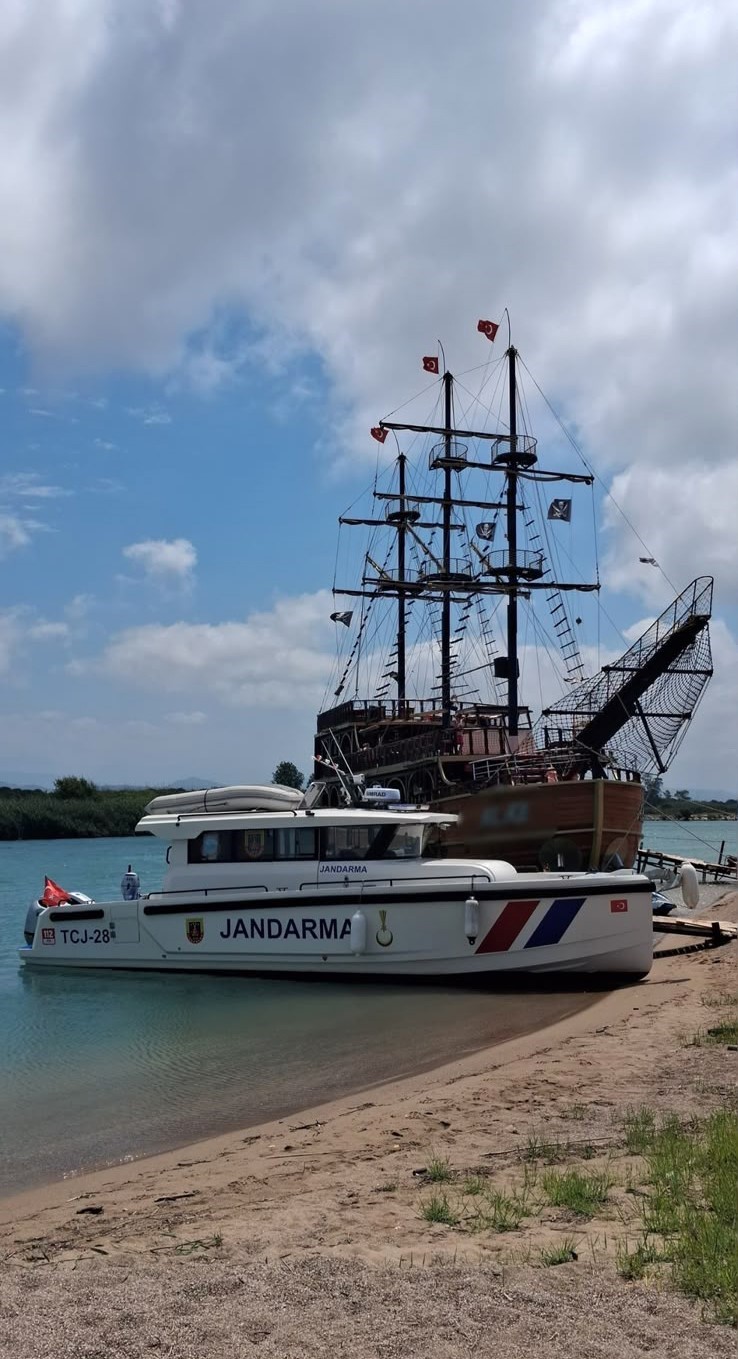 Antalya’da jandarmadan denizlerde denetim
