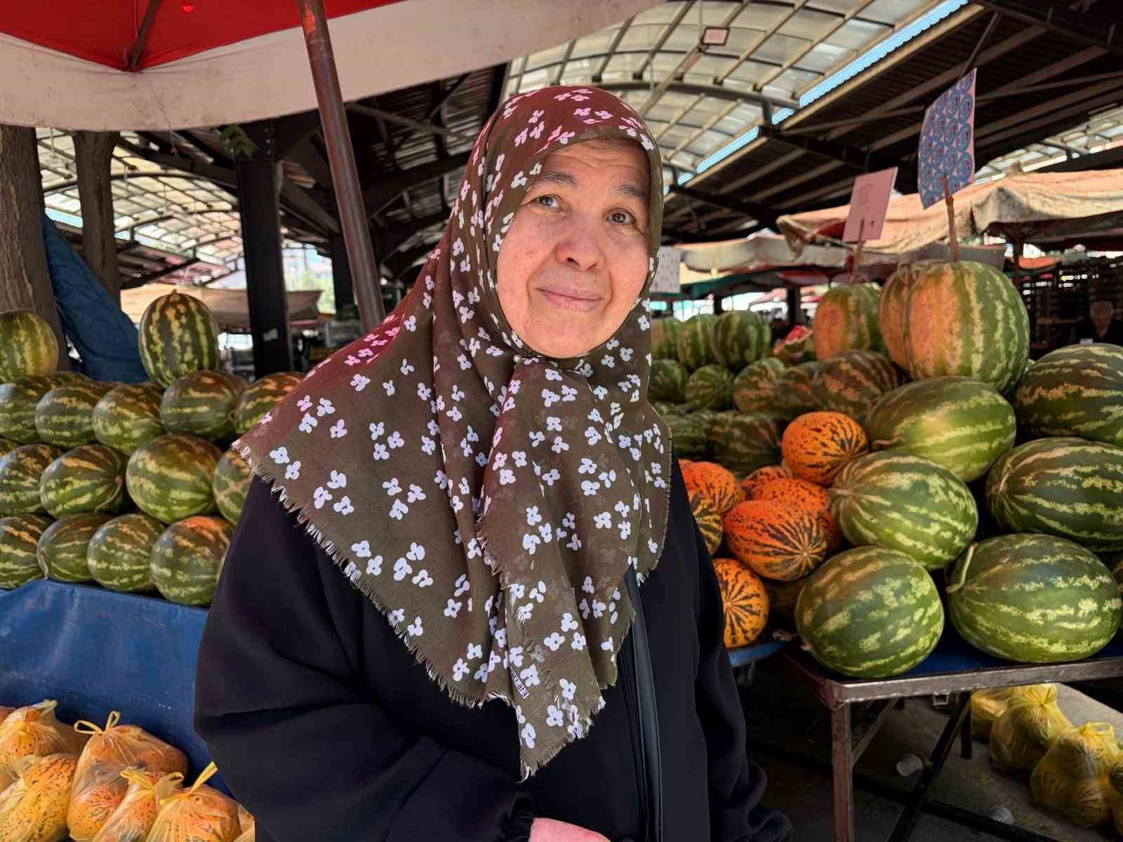 Kayseri’de semt pazarlarındaki fiyatlar yüz güldürüyor