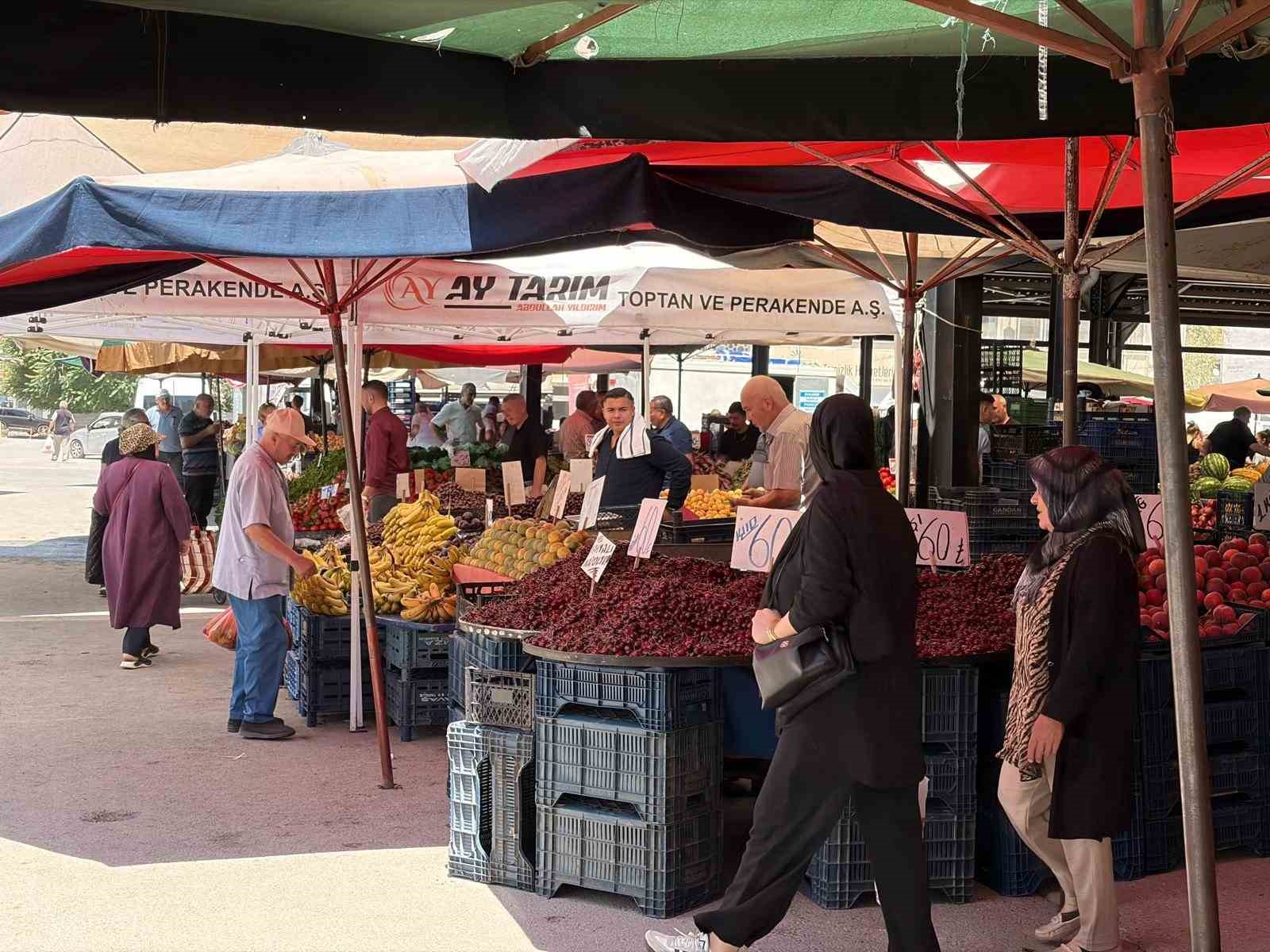 Kayseri’de semt pazarlarındaki fiyatlar yüz güldürüyor