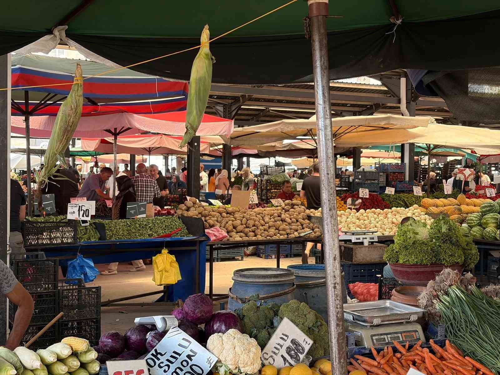 Kayseri’de semt pazarlarındaki fiyatlar yüz güldürüyor