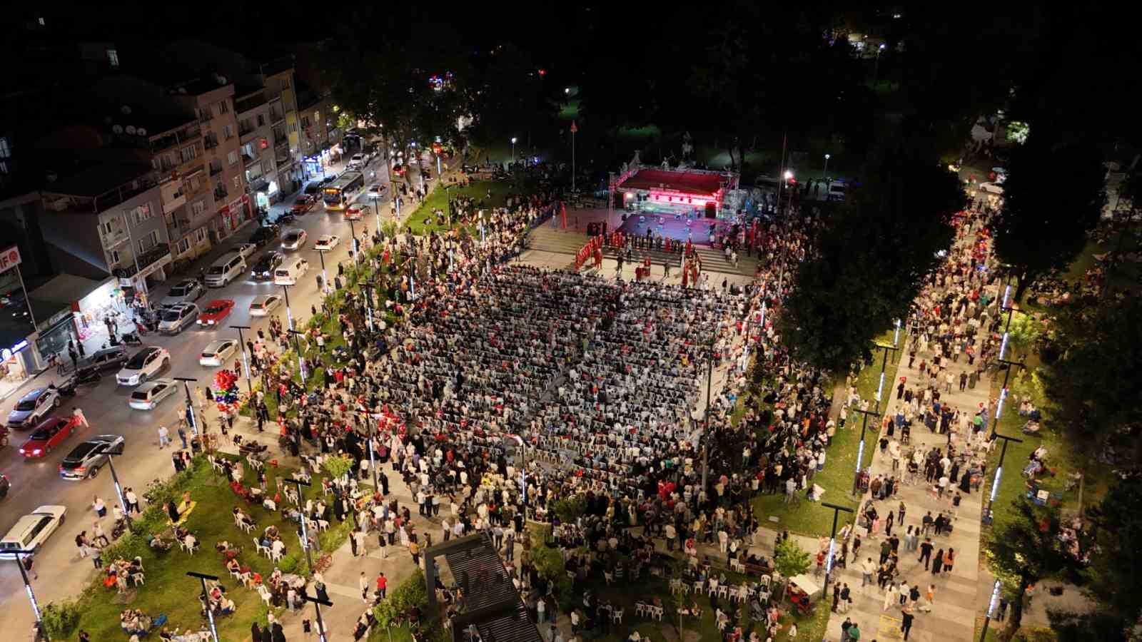 İnegöl 15 Temmuz’un 10’uncu yılında Milli irade için tek yürek oldu
