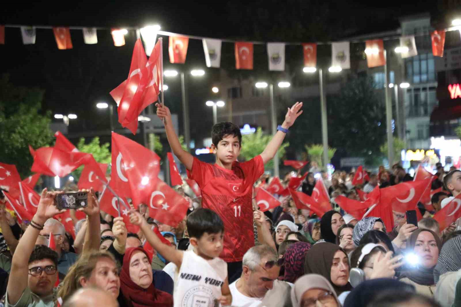 İnegöl 15 Temmuz’un 10’uncu yılında Milli irade için tek yürek oldu