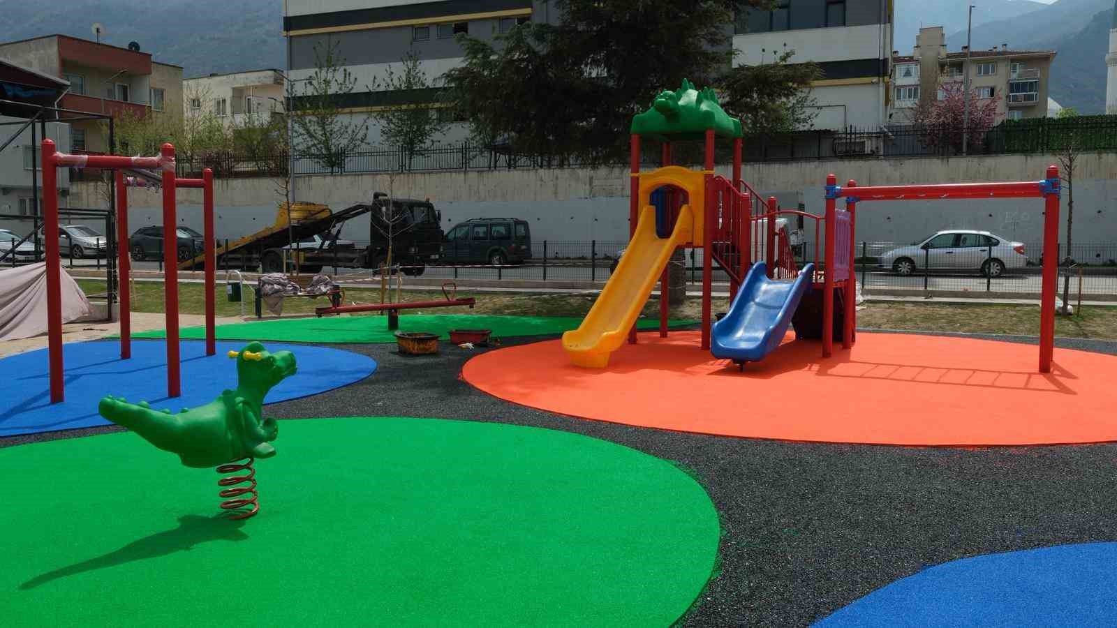 Yıldırım’da parklara yaz bakımı