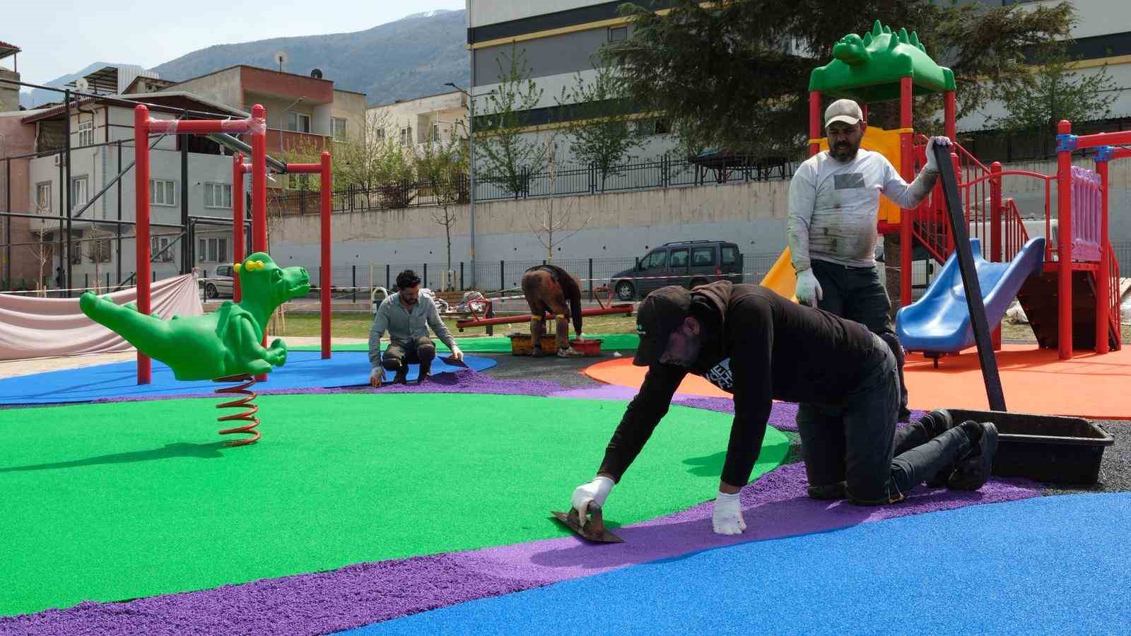 Yıldırım’da parklara yaz bakımı