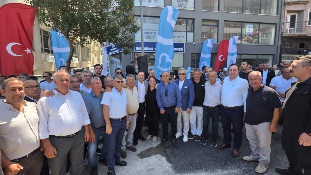 Bandırma’da gençlik merkezi hizmete açıldı