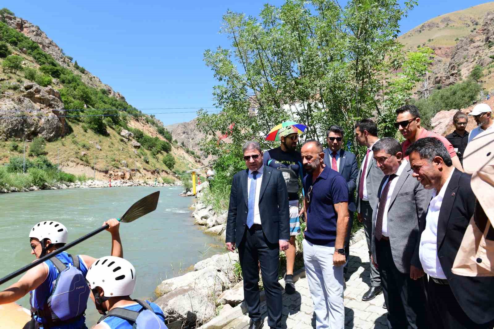Türkiye Rafting Şampiyonası 3. ayak yarışları Van’da başladı