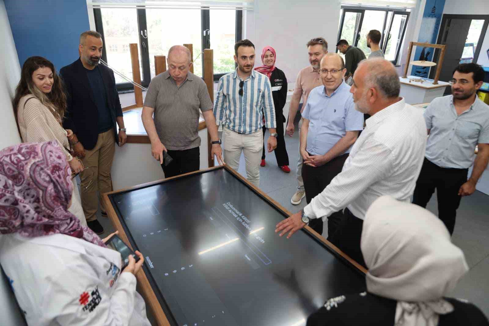 Başkan Sandıkçı: "Bilim ve teknolojiye hakim nesiller yetiştiriyoruz"