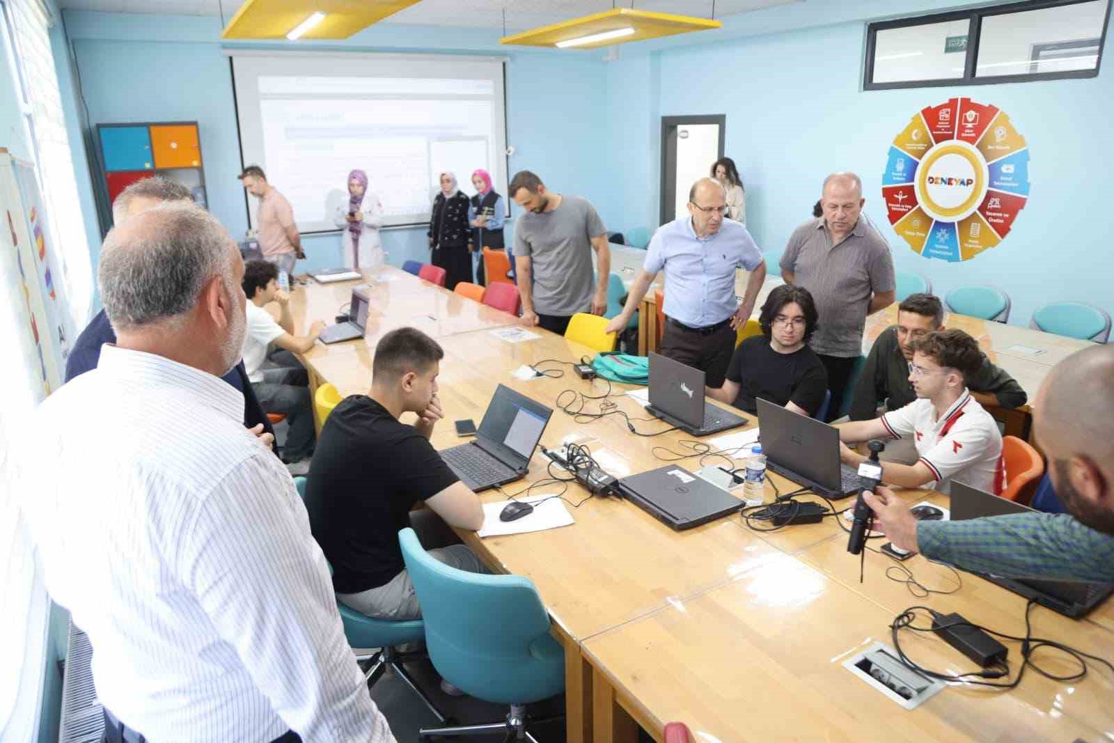 Başkan Sandıkçı: "Bilim ve teknolojiye hakim nesiller yetiştiriyoruz"