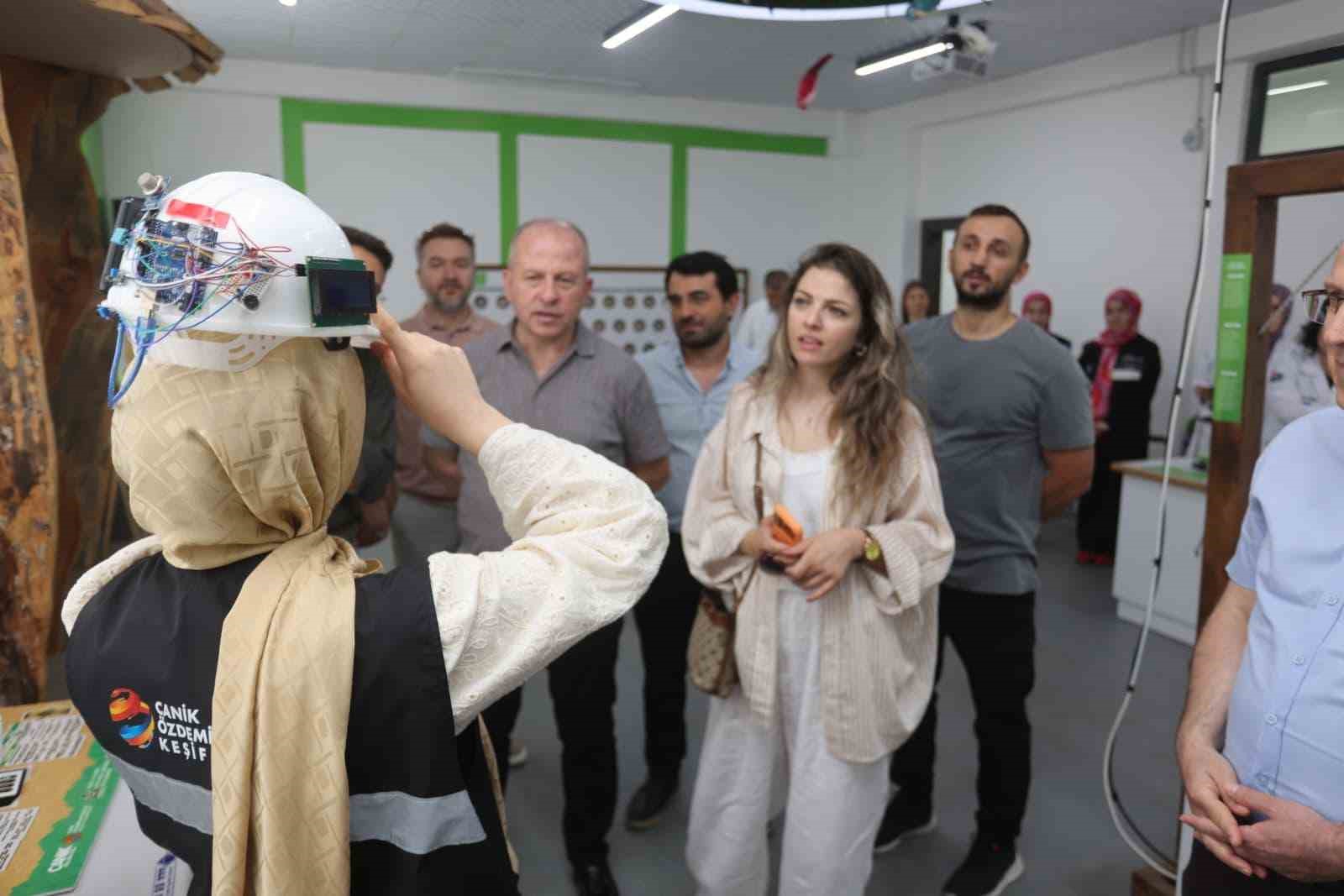 Başkan Sandıkçı: "Bilim ve teknolojiye hakim nesiller yetiştiriyoruz"