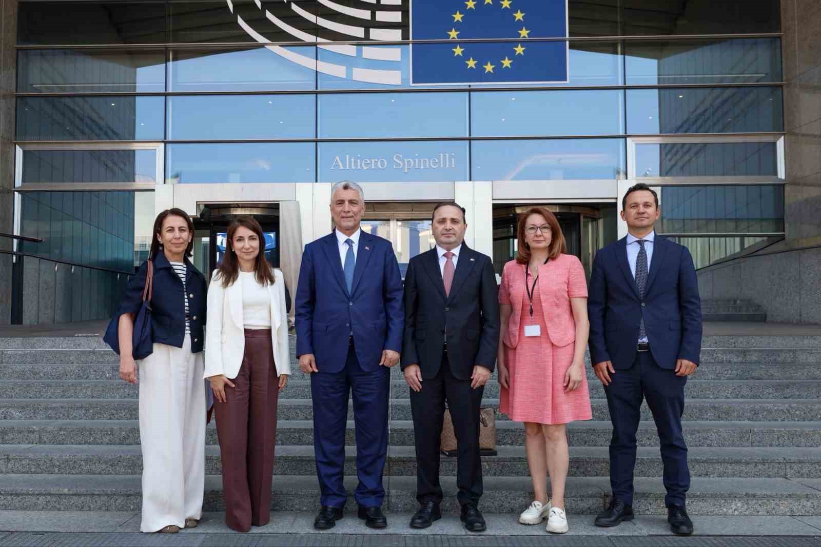 Bakan Bolat, Belçika’da Uluslararası Ticaret Komitesi Başkan Yardımcısı Winkler ile bir araya geldi