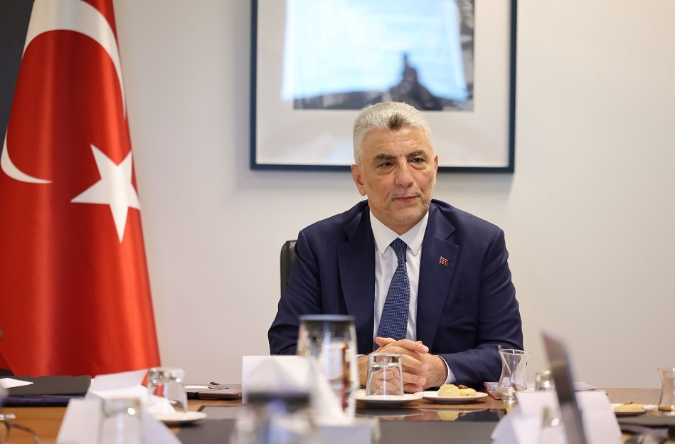 Bakan Bolat, Avrupa Otomobil Üreticileri Birliği Genel Direktörü Vries ile görüştü