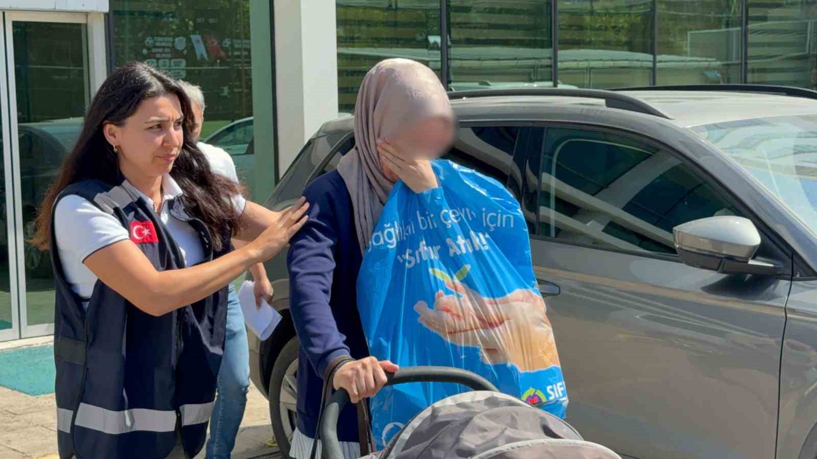 Bebek arabasında 1 kilo metamfetaminle yakalanan karı-koca tutuklandı