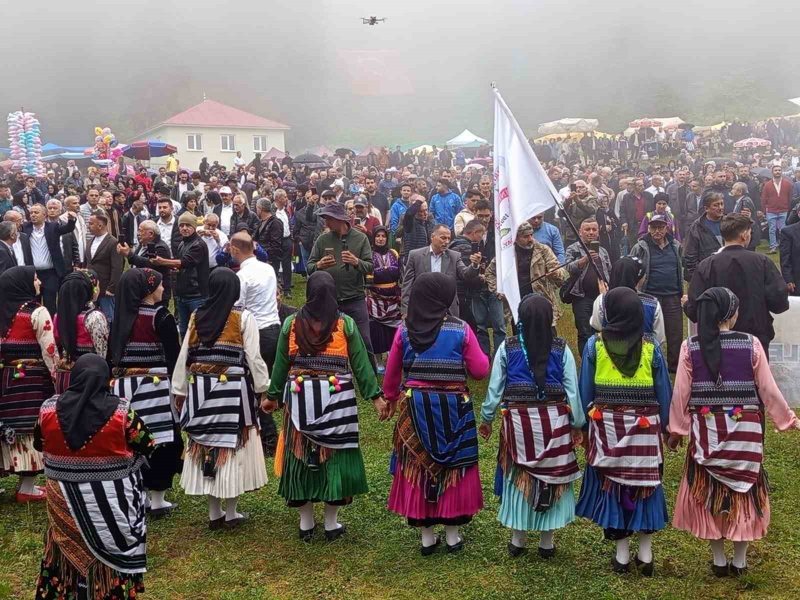 Sinlice Köyü 27. Göllüalan Şenlikleri sis ve yağmur altında düzenlendi