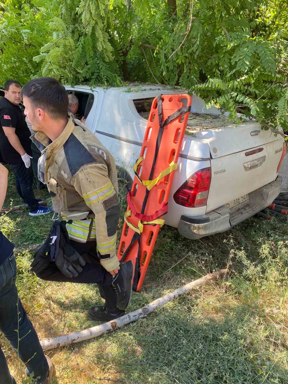 Muş’ta kamyonet şarampole devrildi: 2 yaralı