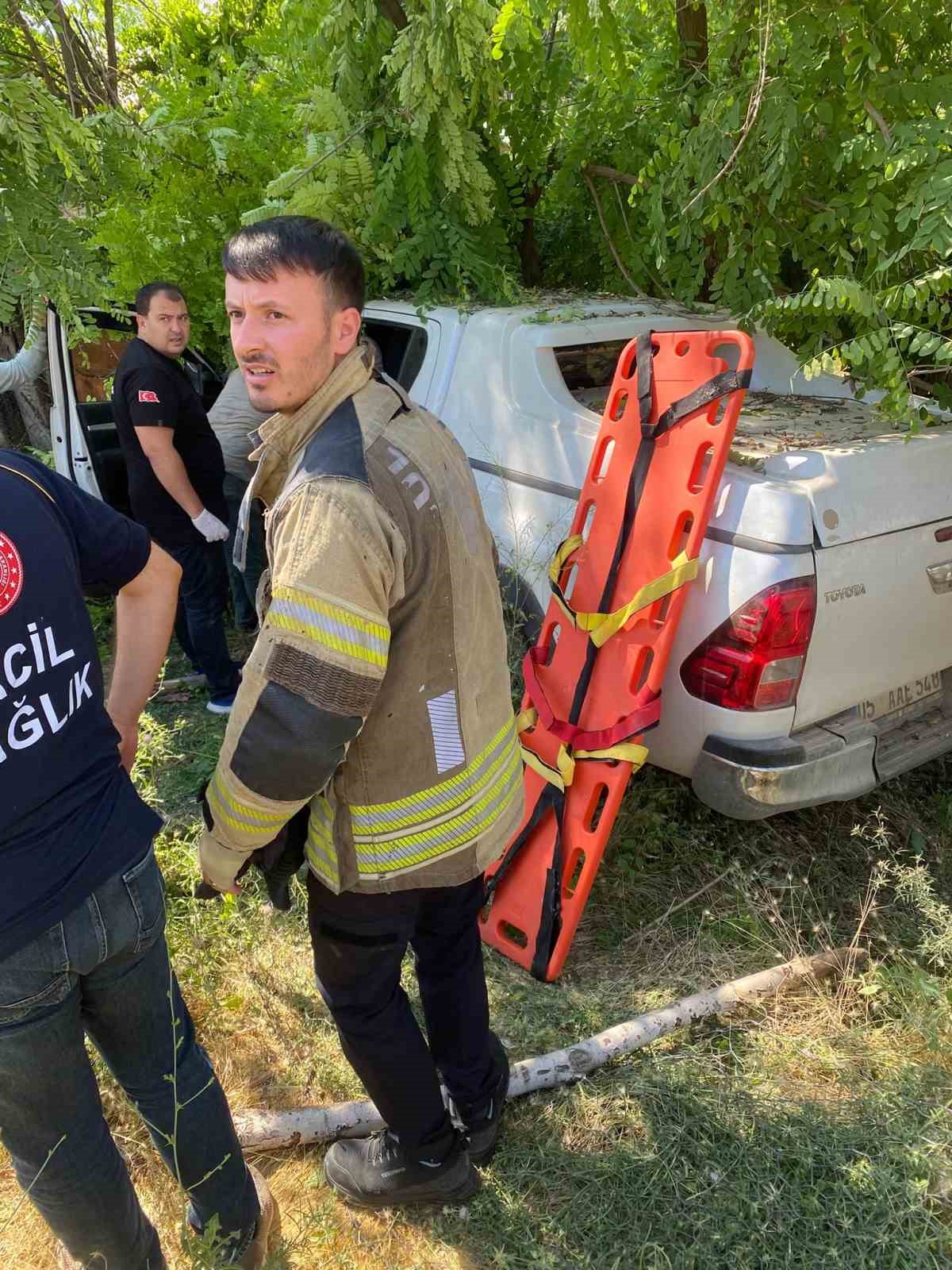 Muş’ta kamyonet şarampole devrildi: 2 yaralı
