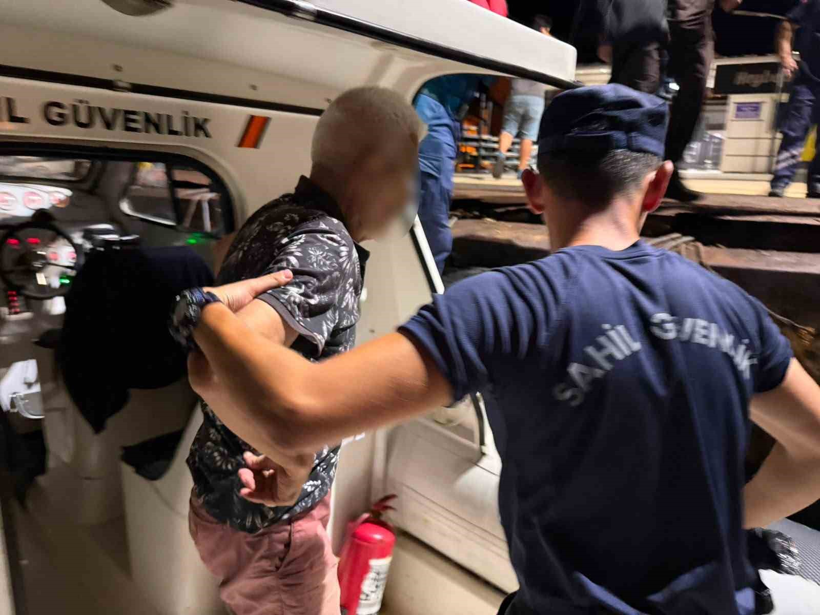 Heybeliada’da gece yarısı nefes kesen operasyon: Kayalıklarda mahsur kalan yaşlı adam kurtarıldı