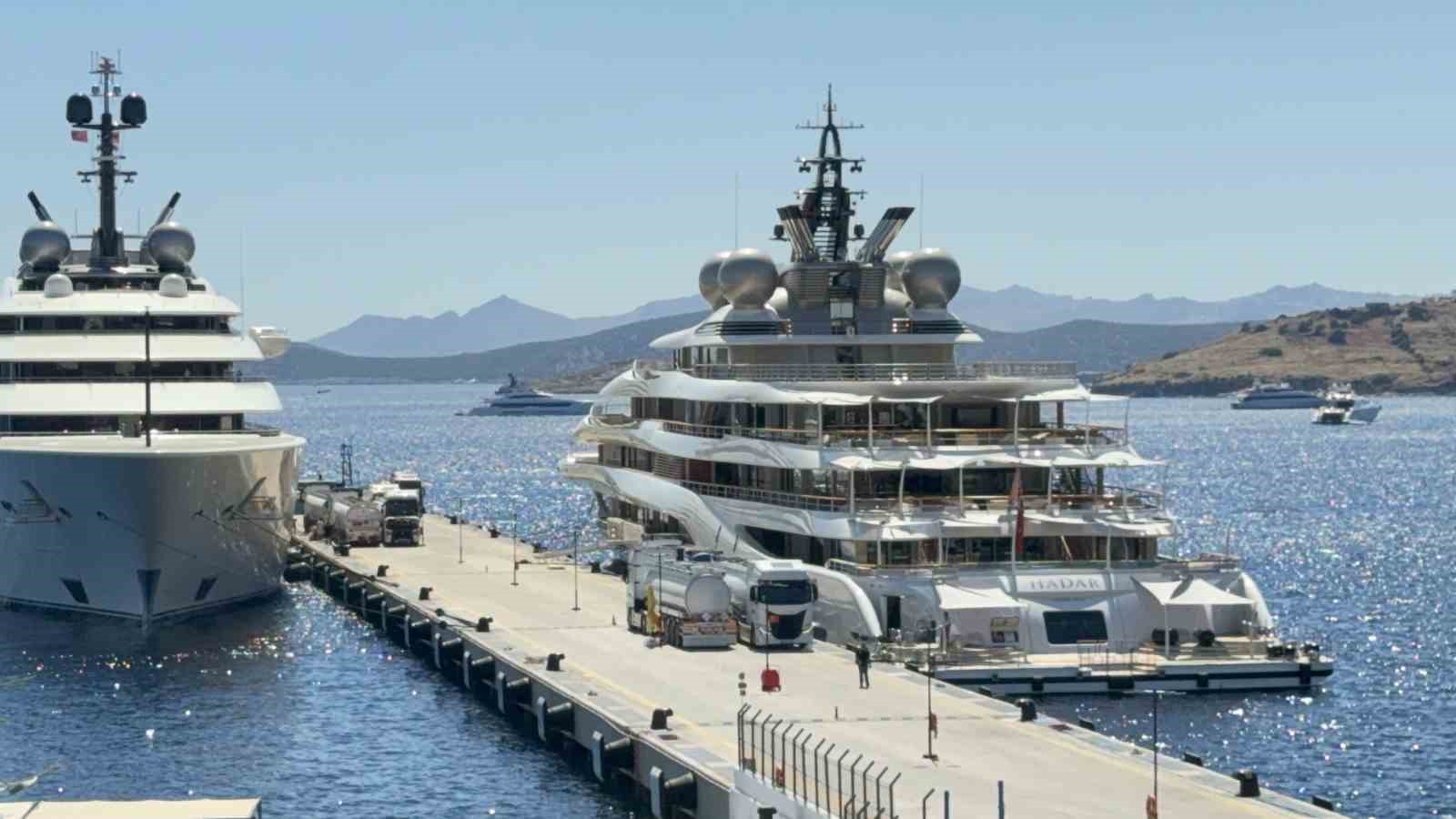 Bodrum’da süper yatlara 21 tankerle 600 bin litre yakıt ikmali