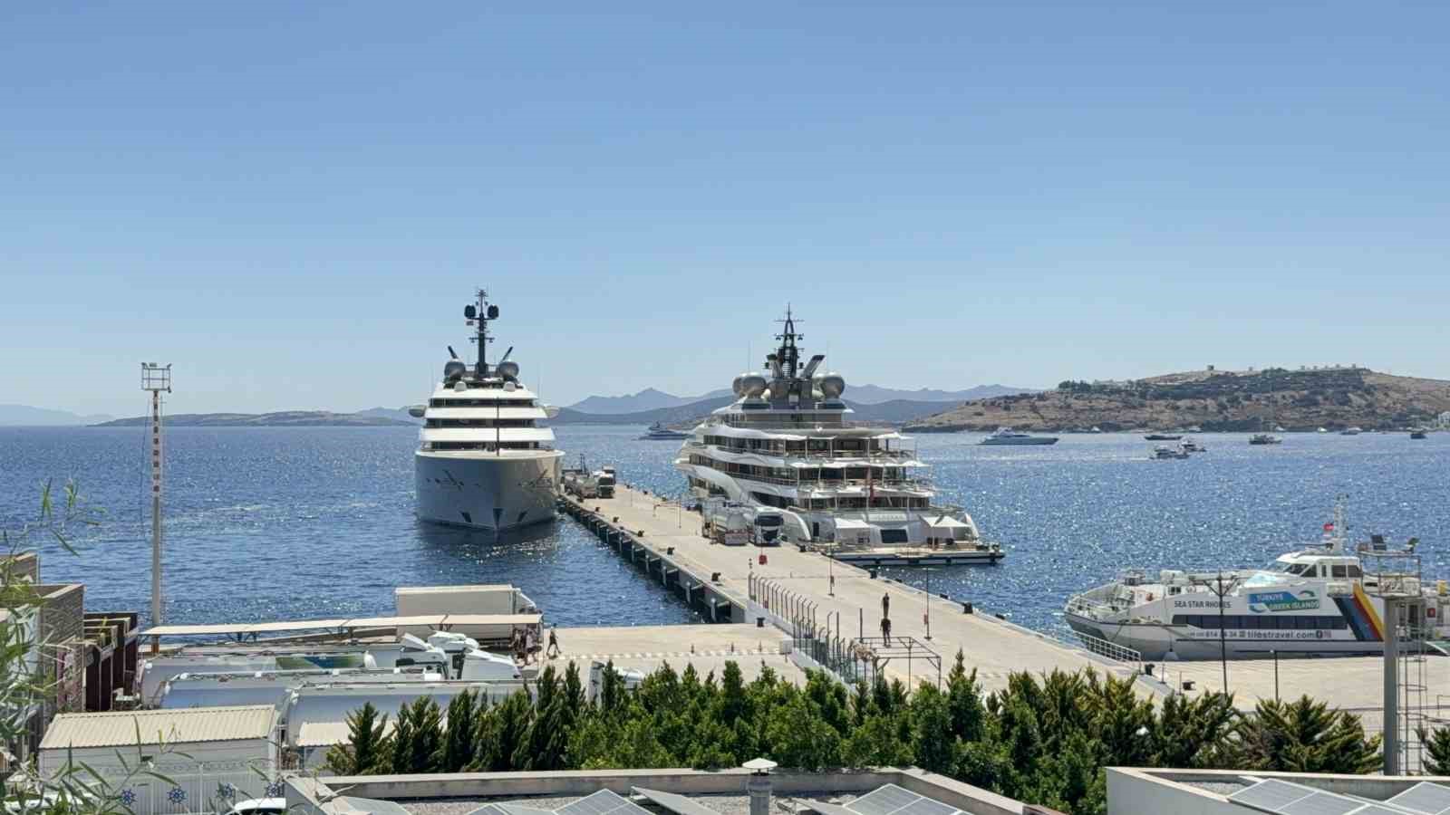 Bodrum’da süper yatlara 21 tankerle 600 bin litre yakıt ikmali