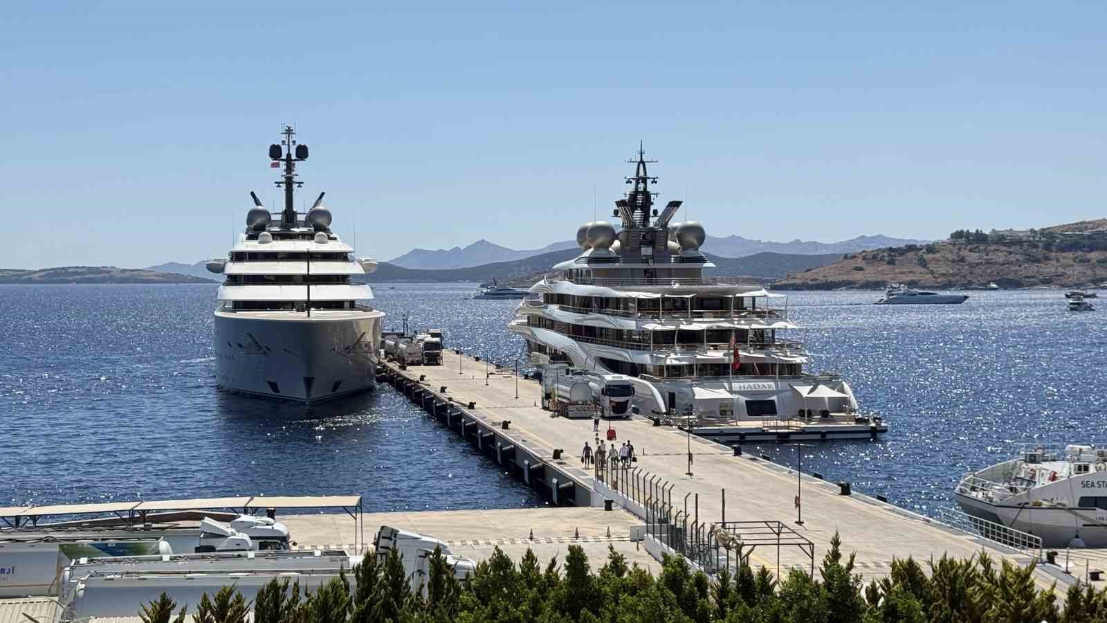 Bodrum’da süper yatlara 21 tankerle 600 bin litre yakıt ikmali