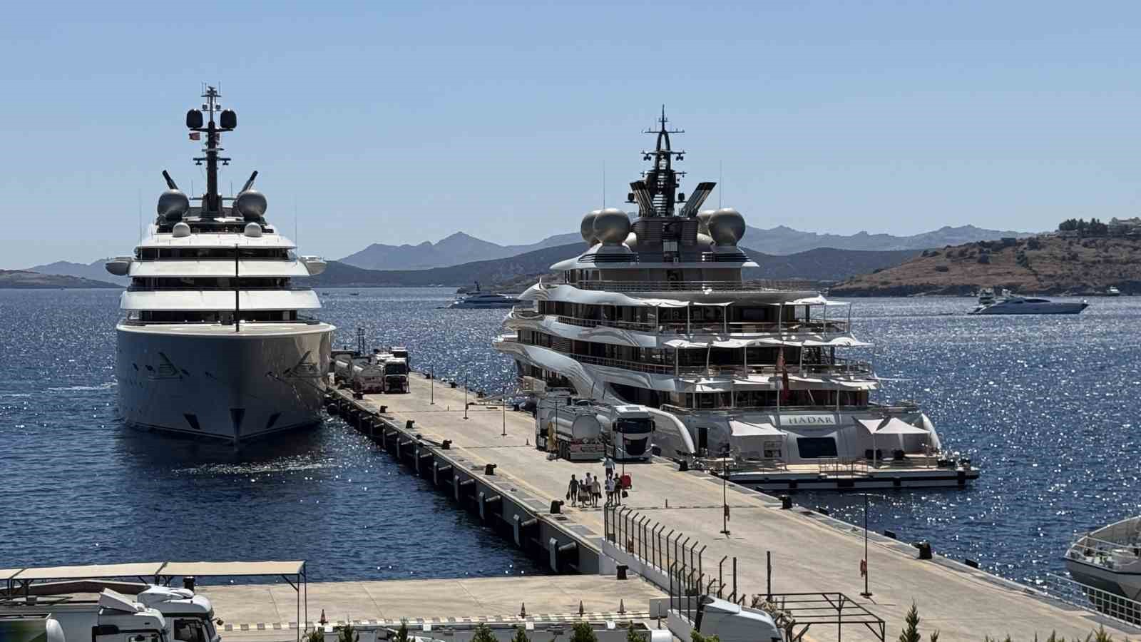 Bodrum’da süper yatlara 21 tankerle 600 bin litre yakıt ikmali