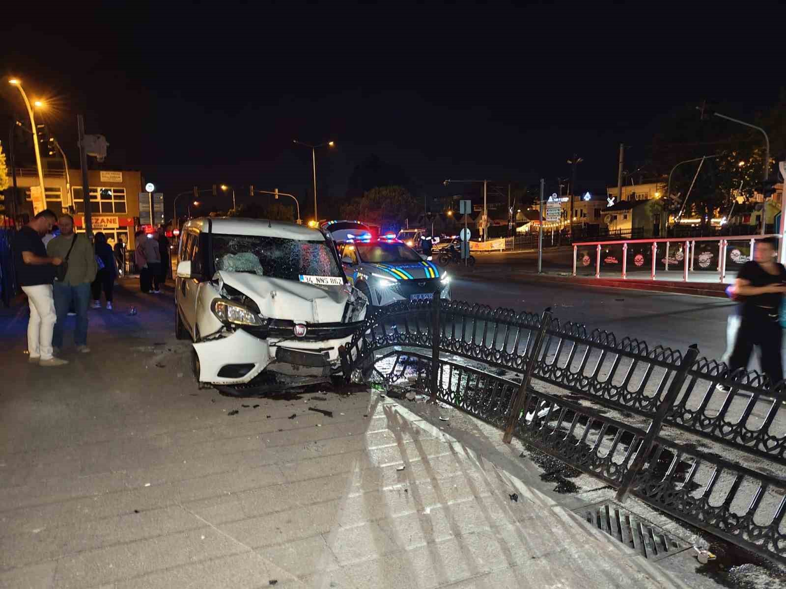 Sakarya’da 1 kişinin hayatını kaybettiği kaza anı güvenlik kamerasına yansıdı