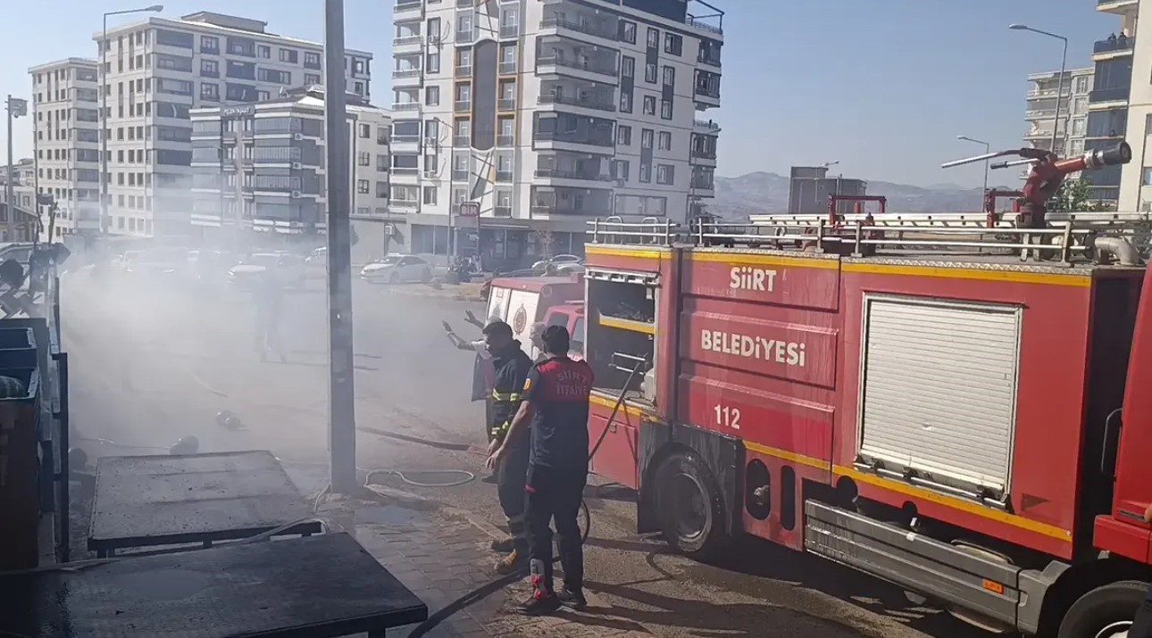 Siirt’te atık malzemelerde çıkan yangın söndürüldü