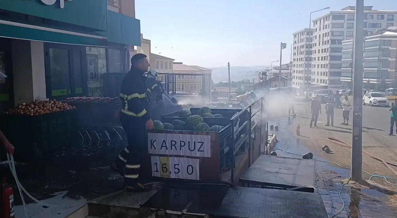 Siirt’te atık malzemelerde çıkan yangın söndürüldü