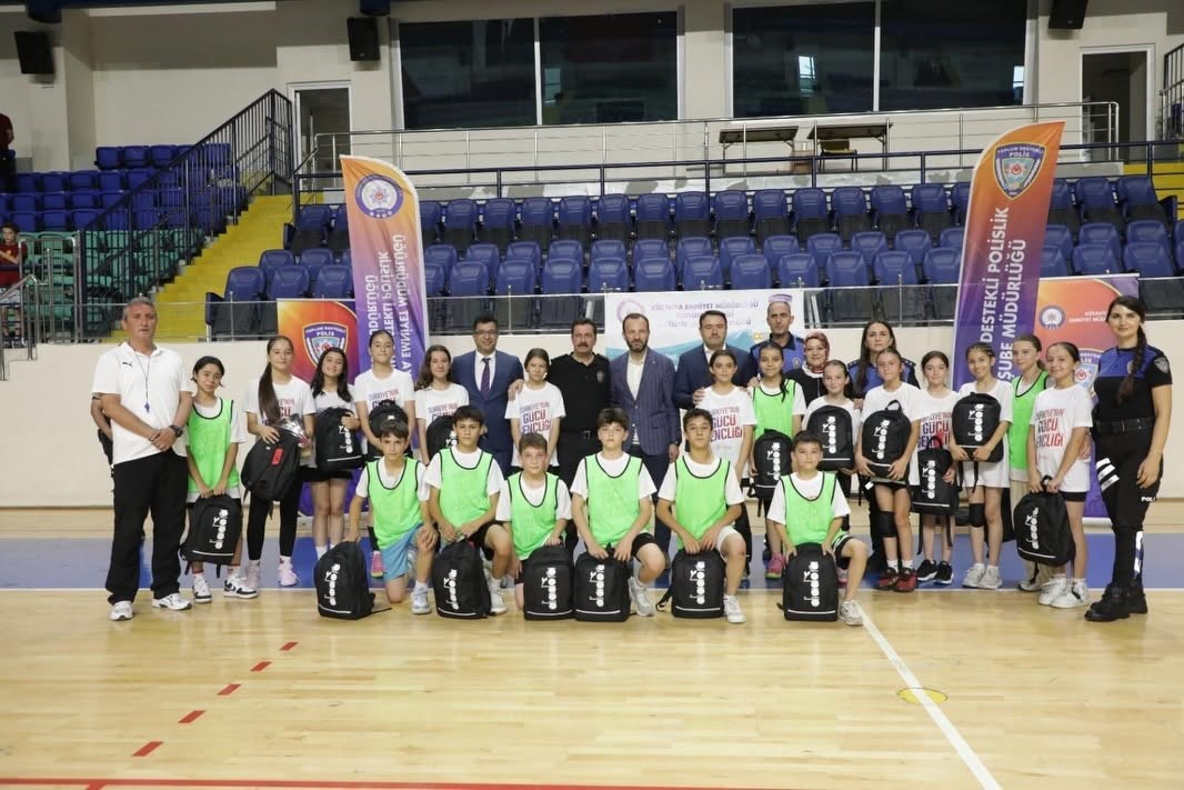 Kütahya’da ÇOGEP projesi kapsamında ’Hentbol Kursu’