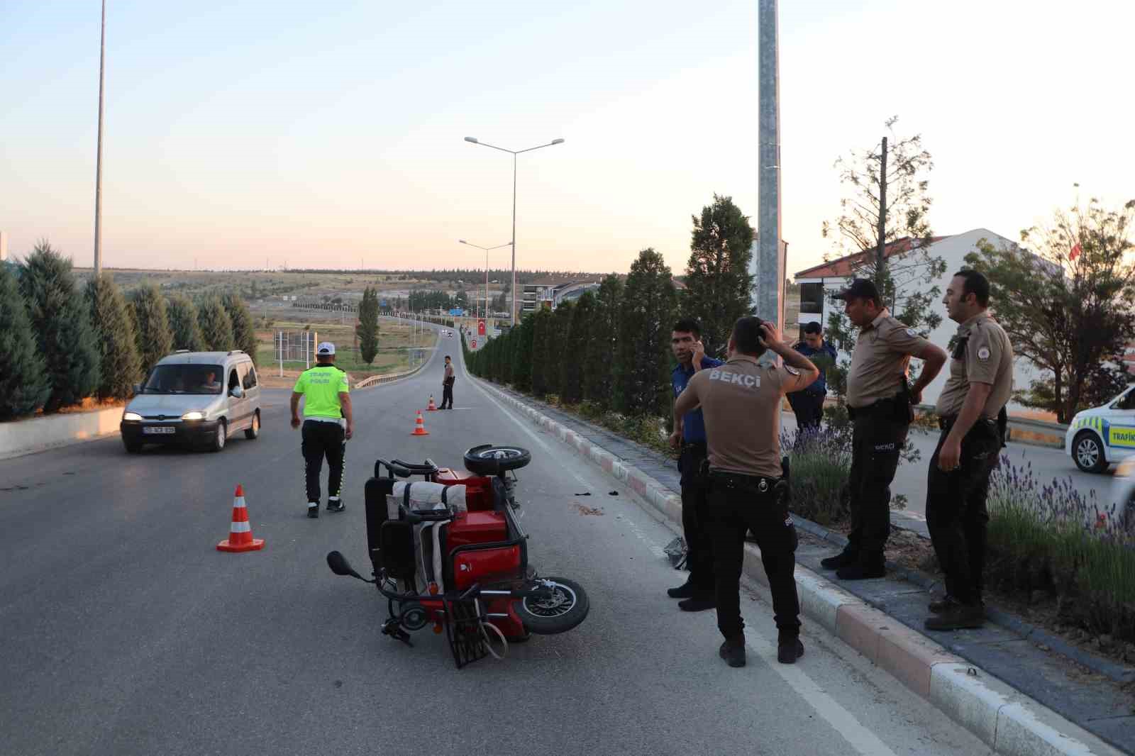 Karaman’da otomobilin çarptığı elektrikli bisikletin sürücüsü ağır yaralandı