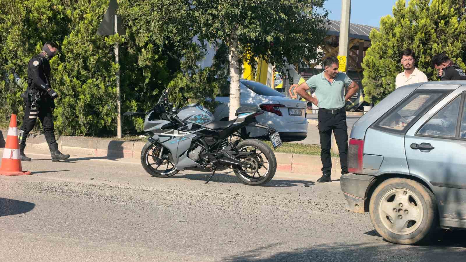 İnegöl’de motosiklet hafif ticari araca arkadan çarptı: O anlar kamerada