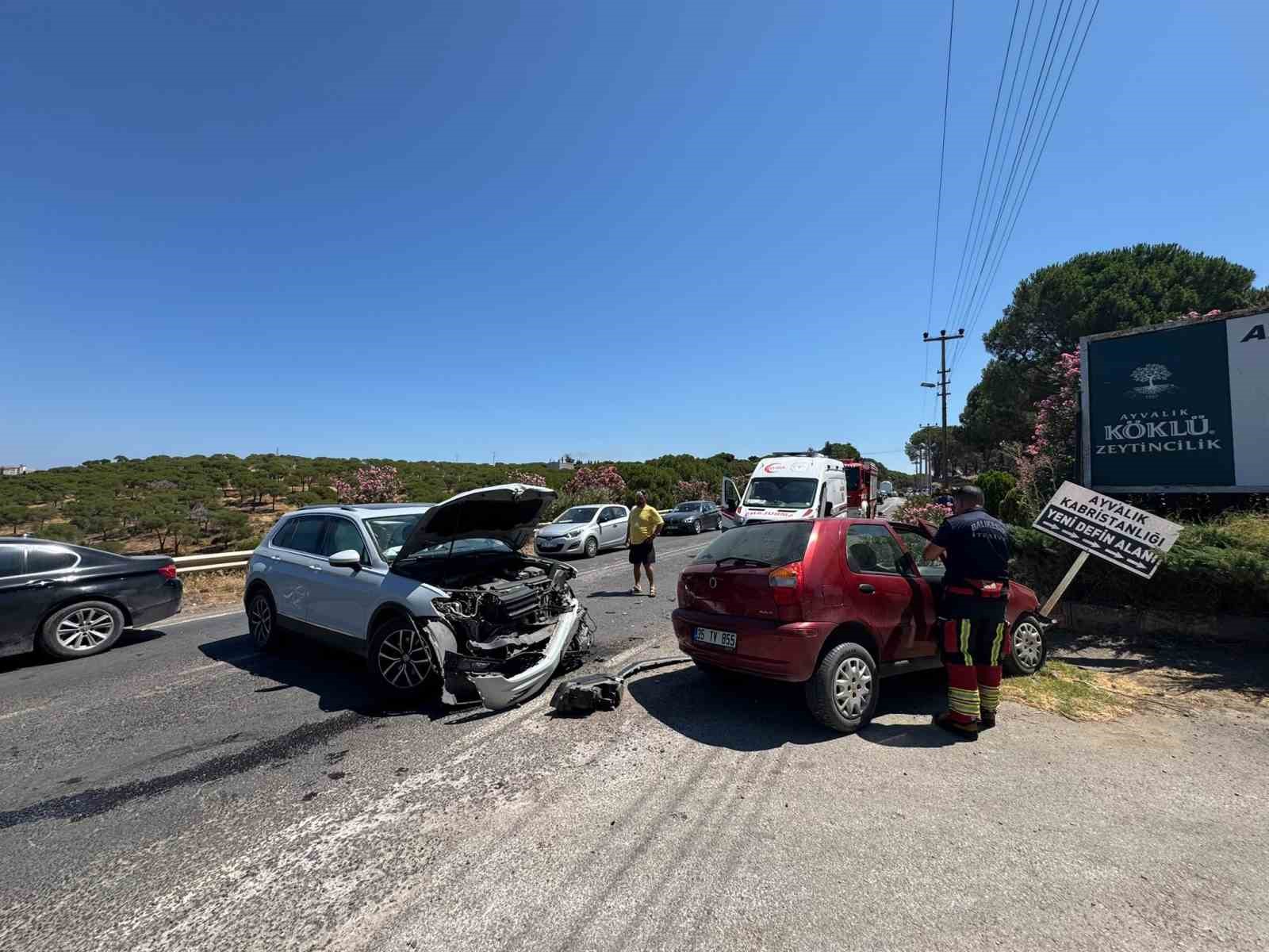 Ayvalık’ta trafik kazası: 2 yaralı