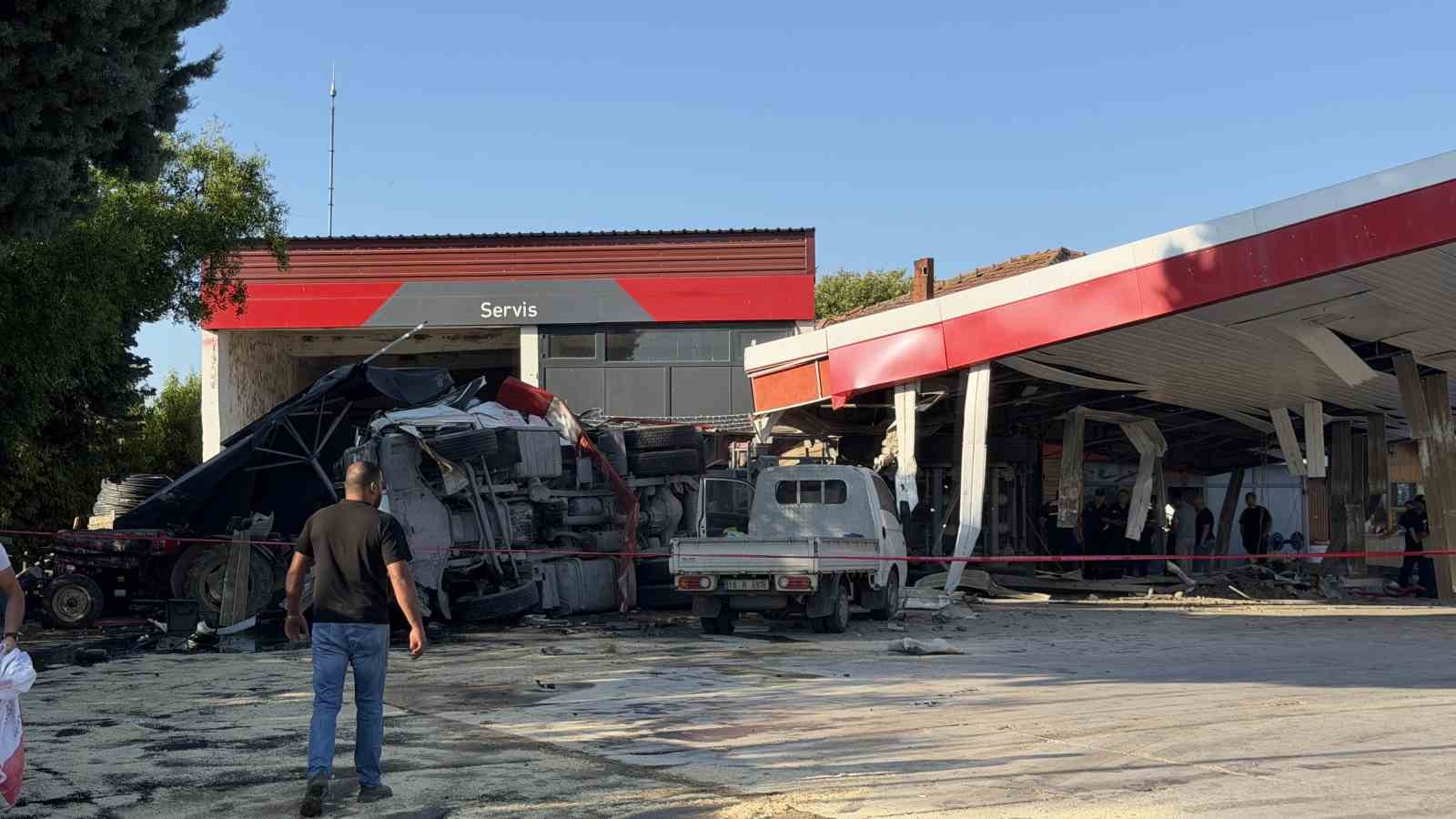 Ölüm benzin istasyonu marketinde alışveriş yaparken yakaladı