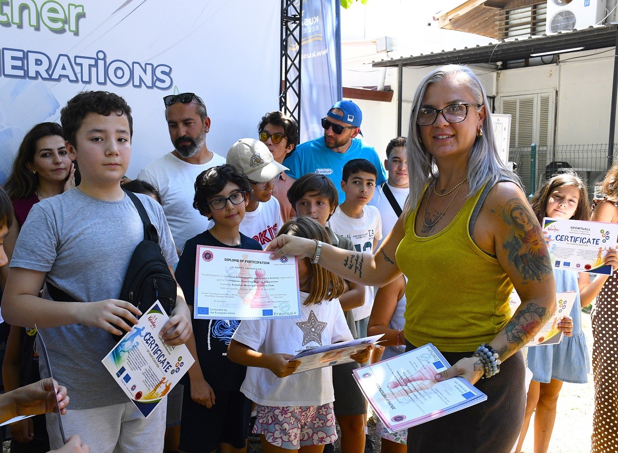 Kuşadası’nda uluslararası satranç turnuvası düzenlendi