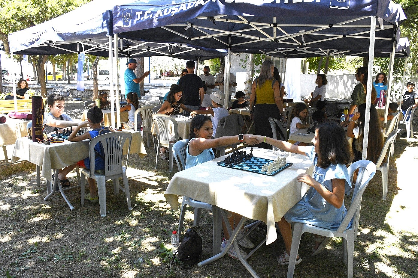 Kuşadası’nda uluslararası satranç turnuvası düzenlendi