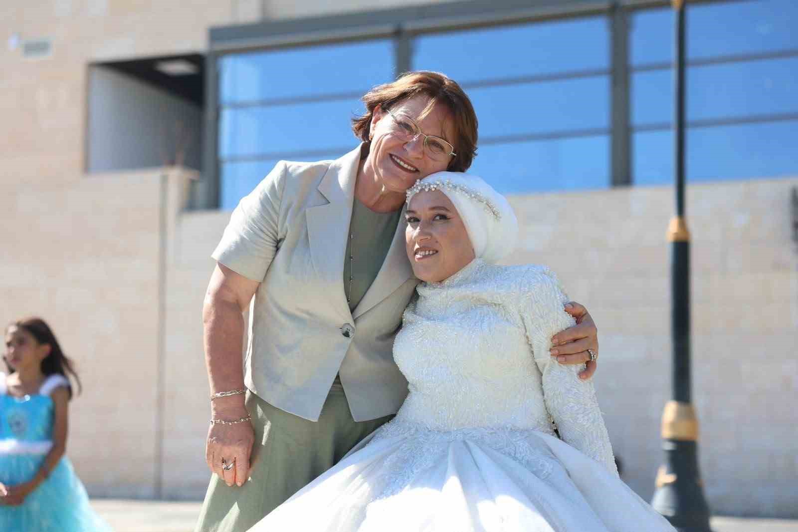 Başkan Gençay: "Bir tebessüme vesile olabilmek en büyük mutluluk"