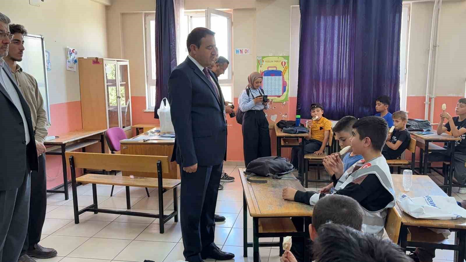 Kütahya Valisi Işın, Yaz Kur’an Kursu öğrencilerinin dondurma çağrısına kayıtsız kalmadı