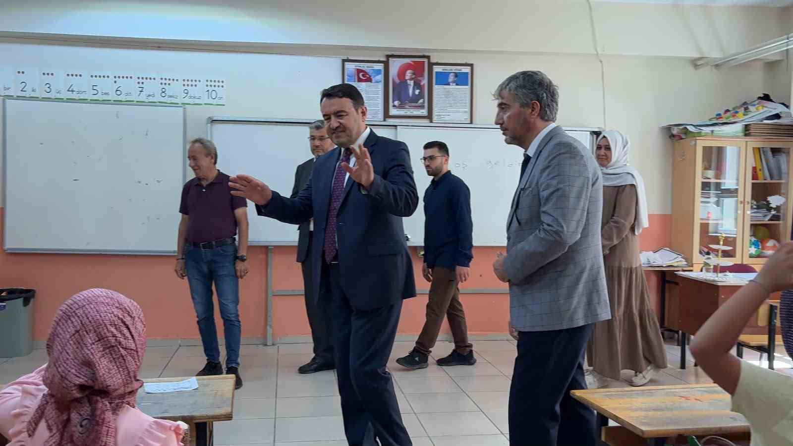 Kütahya Valisi Işın, Yaz Kur’an Kursu öğrencilerinin dondurma çağrısına kayıtsız kalmadı