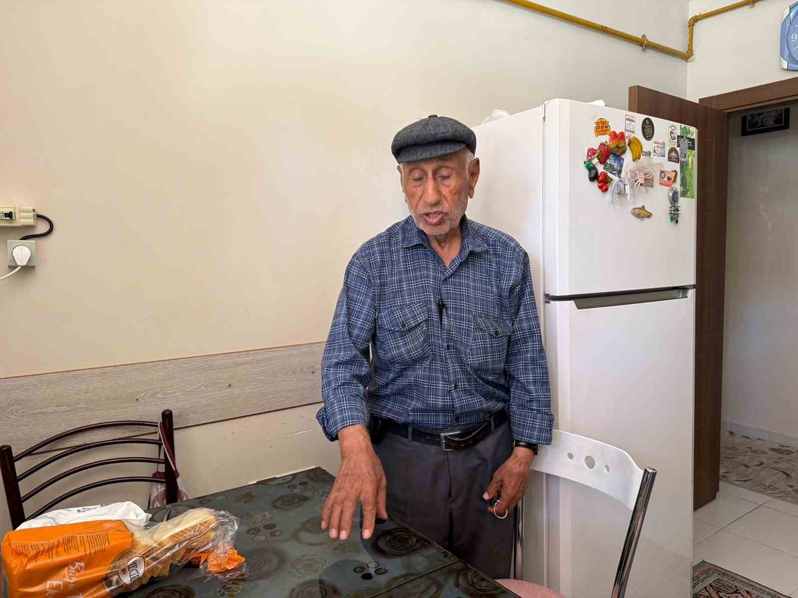 Sahte polisler yaşlı adamın önce elini öptüler sonra buzluktaki 351 bin TL’lik altınları götürdüler