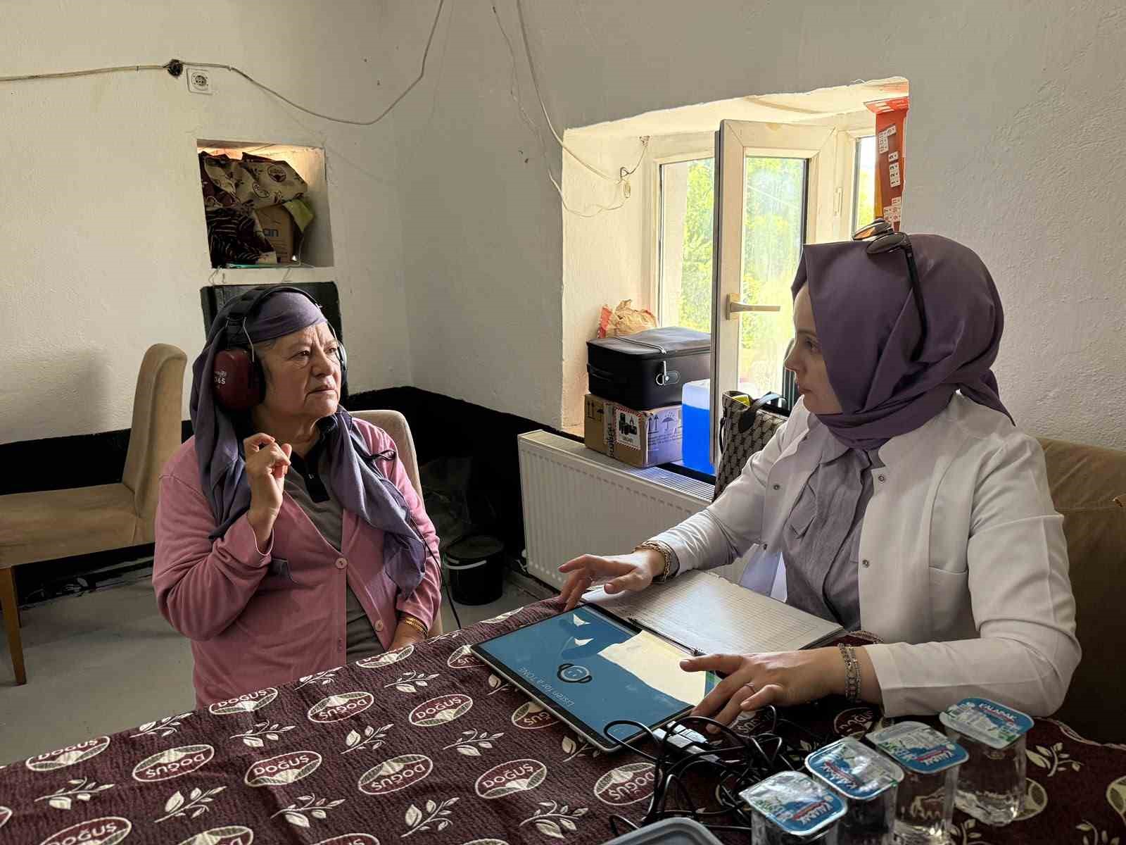 Uzmanların köylerde yaptığı işitme testlerinden renkli görüntüler ortaya çıktı