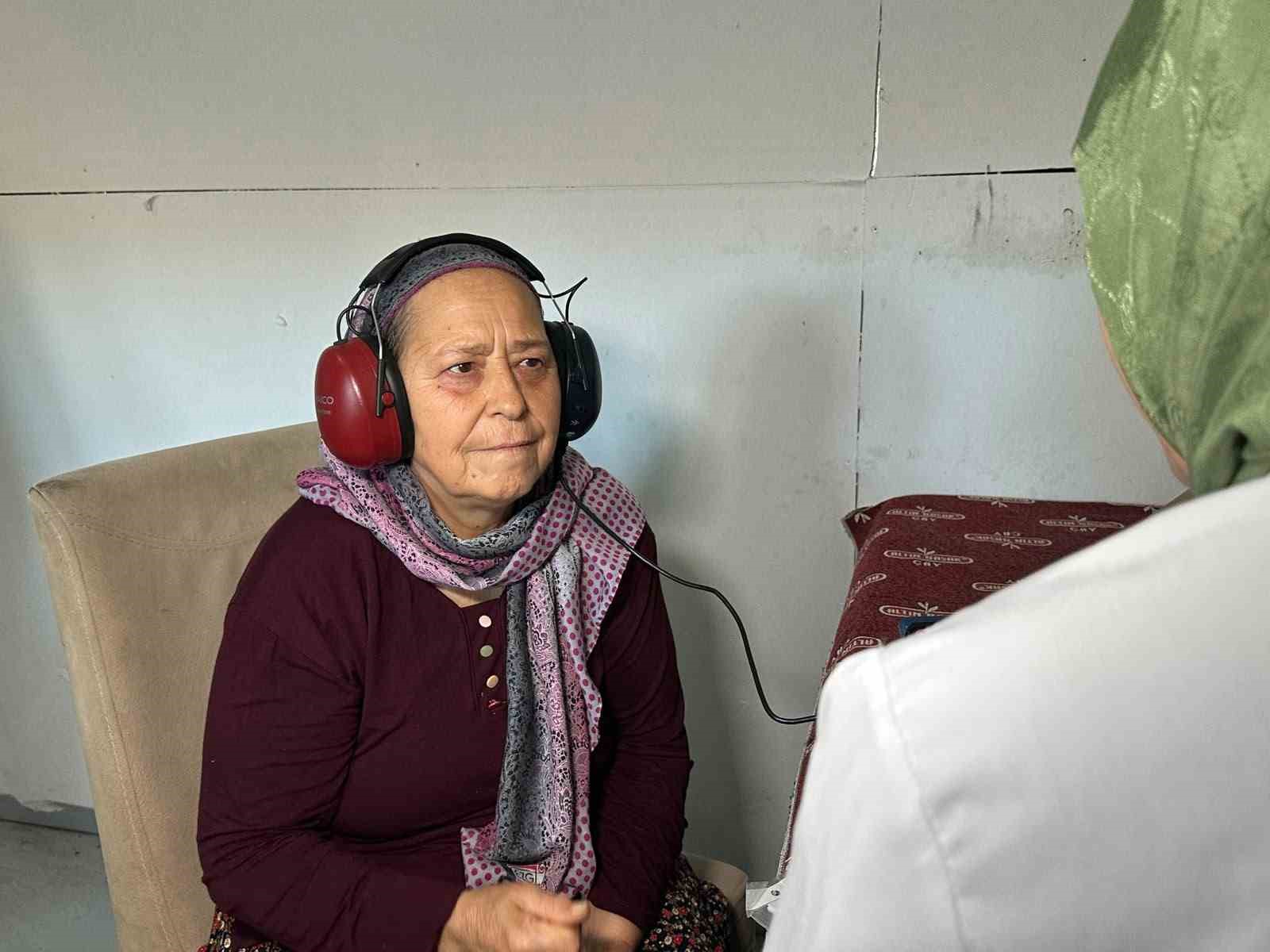 Uzmanların köylerde yaptığı işitme testlerinden renkli görüntüler ortaya çıktı