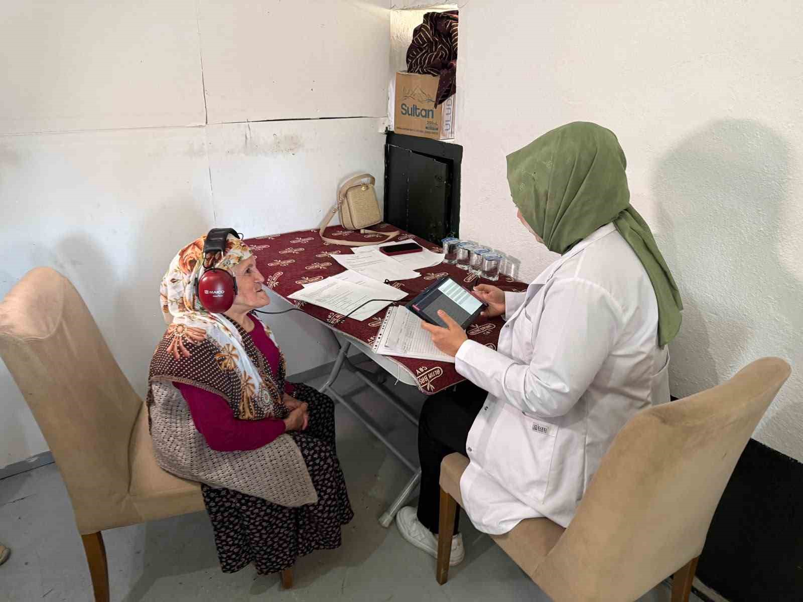 Uzmanların köylerde yaptığı işitme testlerinden renkli görüntüler ortaya çıktı