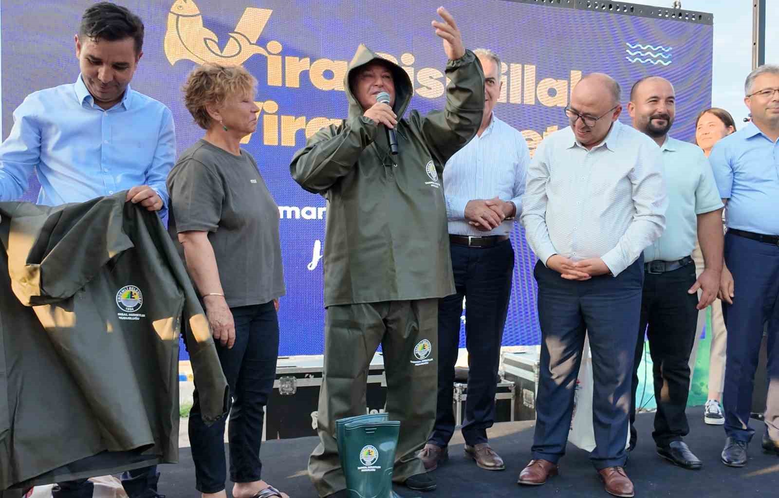 Erdemli’de balıkçılara ekipman desteği
